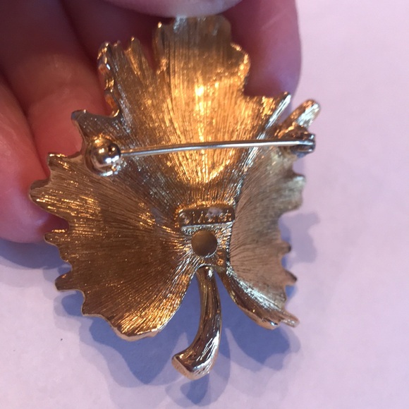 MONET SIGNED VINTAGE BROOCH - Picture 11 of 16